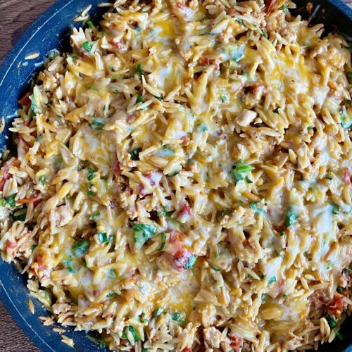 a skillet of cheeseburger orzo on a table