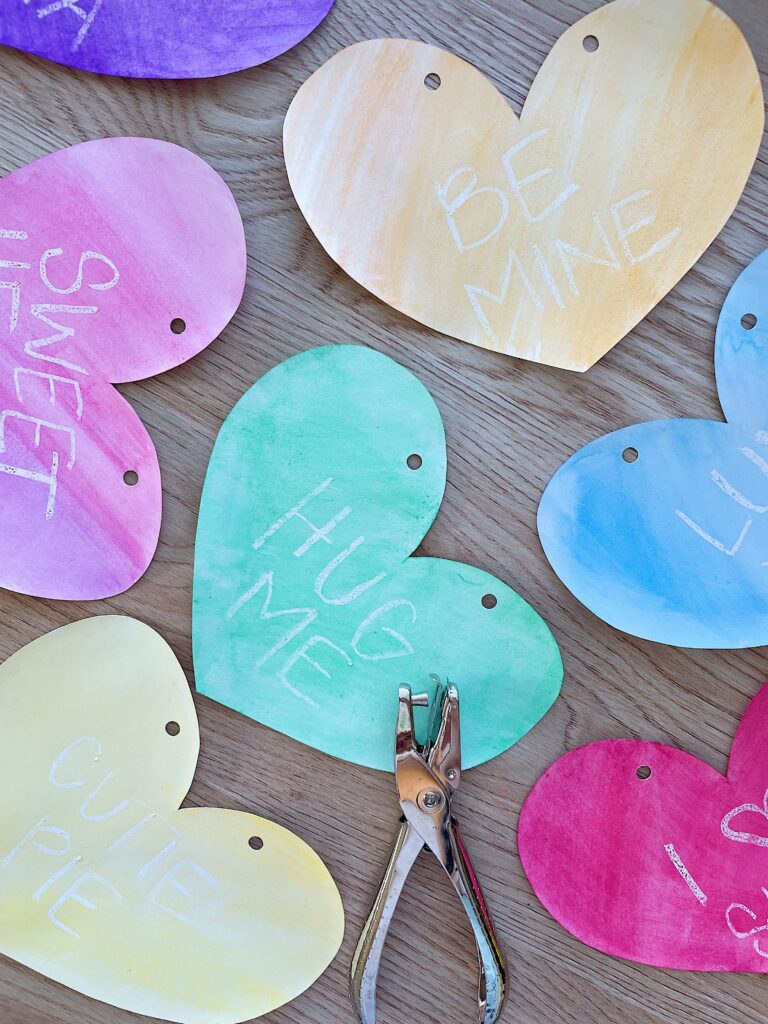 DIY Heart Garland | Valentine's Day Crafts for Kids | Valentine’s Day Crafts for Adults | Valentine's Day Activities | VDay Activities for Kids #diy #valentinesdaycraft