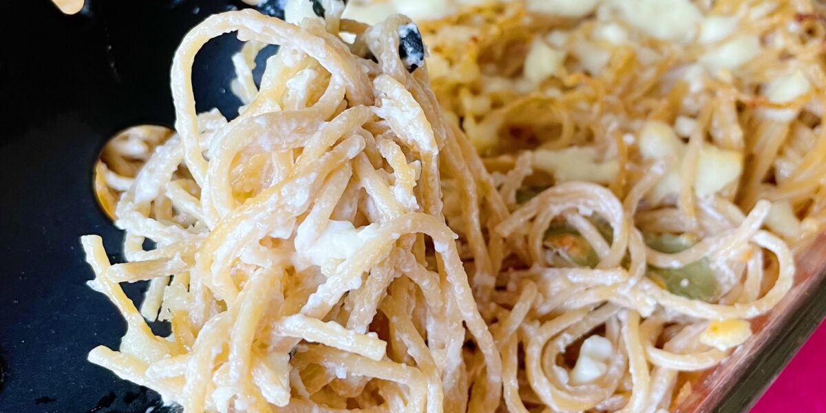 Spaghetti Noodles, Tossed in White Cream sauce